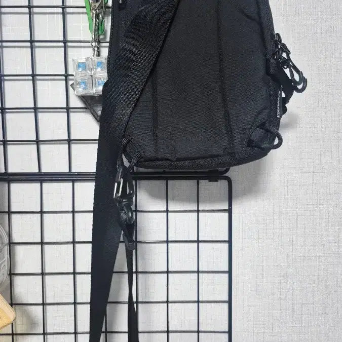 [SOLD OUT] 디스커버리 미니 힙색 슬링백 상태A급
