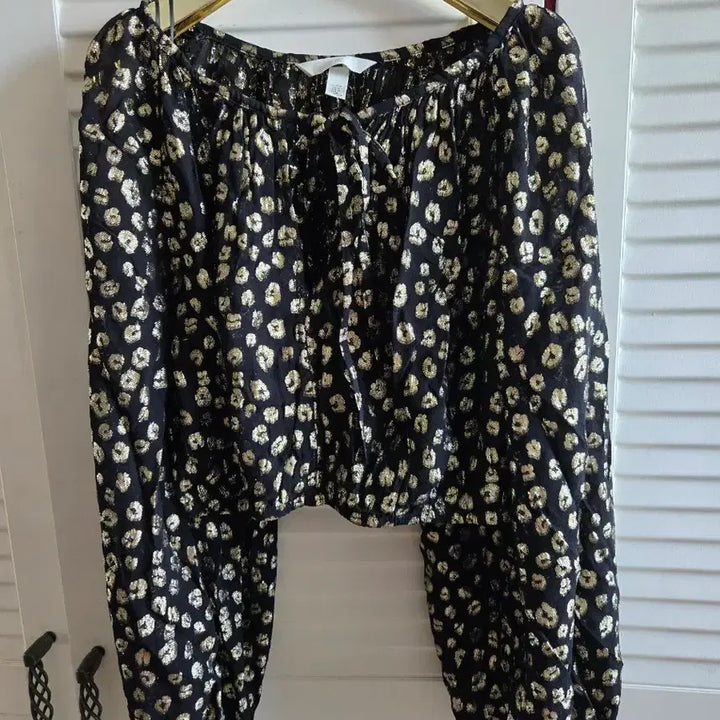 [BUNJANG] H&amp;M Black &amp; Gold Pattern Blouse / H&amp;M 블랙/골드 패턴 블라우스