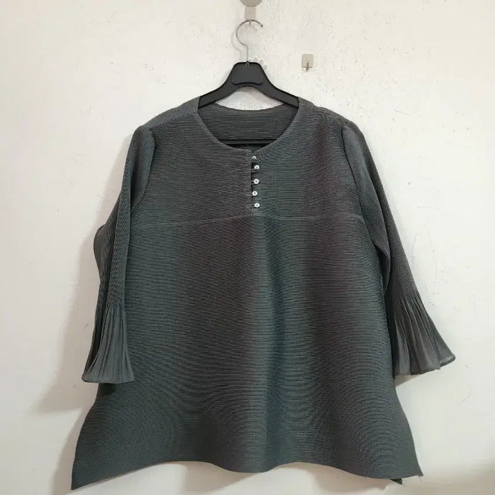 [BUNJANG] Pleated Pintuck Blouse, Gray, 3/4 Sleeve / 플리츠 핀턱 블라우스 회색 7부