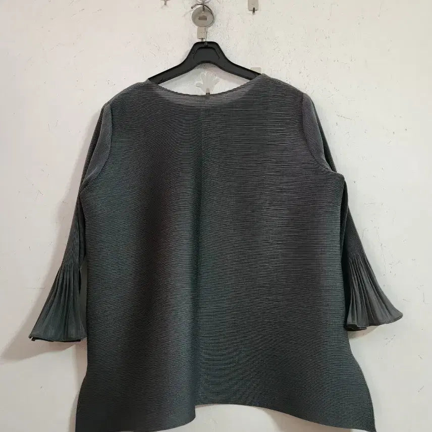 [BUNJANG] Pleated Pintuck Blouse, Gray, 3/4 Sleeve / 플리츠 핀턱 블라우스 회색 7부