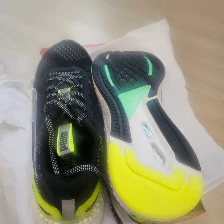 [BUNJANG] Puma Running Shoes Black/Fluorescent 285 / 푸마 런닝화 블랙/형광색 285 새제품