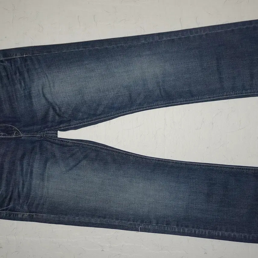 [BUNJANG] Guess Straight-Fit Jeans (Size 31) / (31사이즈)게스청바지