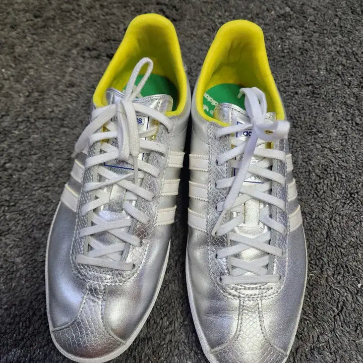 [BUNJANG] Adidas Gazelle Silver Sneakers / 아디다스 가젤 실버   255사이즈