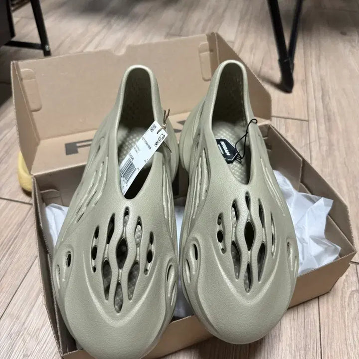 [BUNJANG] Adidas Yeezy Foam Runner Stone Salt 265 / 아디다스 이지 폼 러너 스톤 솔트 265