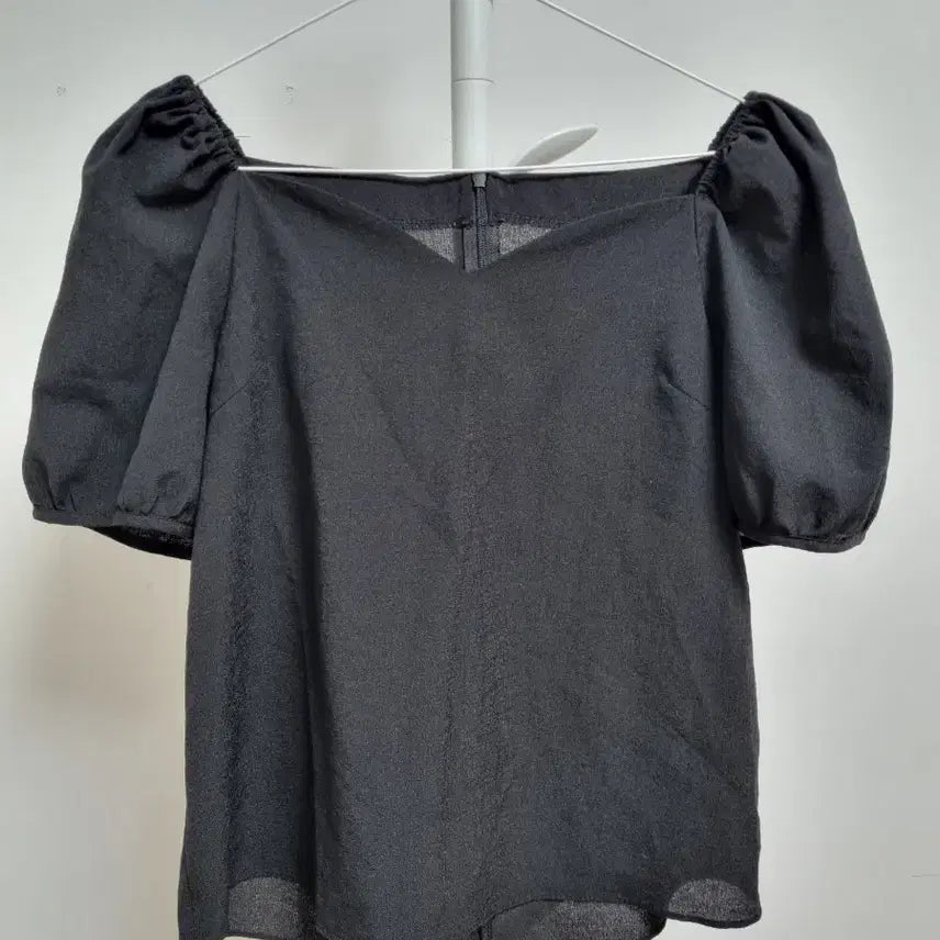 [BUNJANG] Black Puff Sleeve Blouse / 입술넥 퍼프 반팔 블라우스 블랙 어깨밴딩 여름블라우스 스퀘어넥