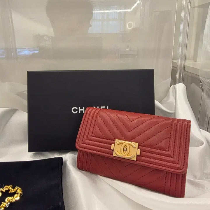[BUNJANG] Chanel Boy Chanel Card Slot Caviar Leather Vintage Gold Hardware Red / [정품] 샤넬 보이 카드슬롯 캐비어 빈티지 금장 - 레드
