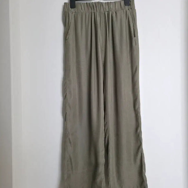 [SOLD OUT] 카키색 밴딩 와이드 팬츠 S사이즈 새제품