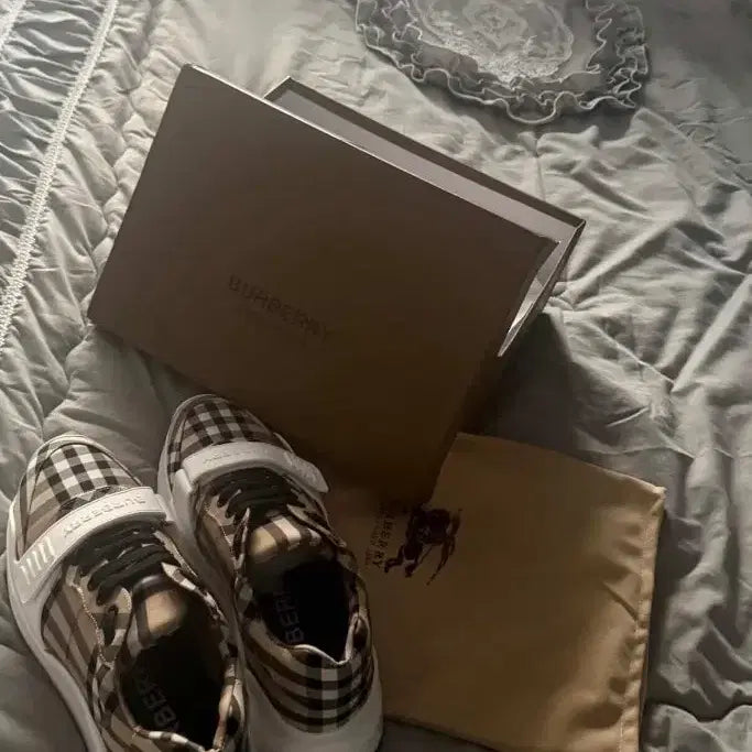 [BUNJANG] Burberry Vintage Check Cotton Sneakers / 버버리 빈티지 체크 코튼 스니커즈