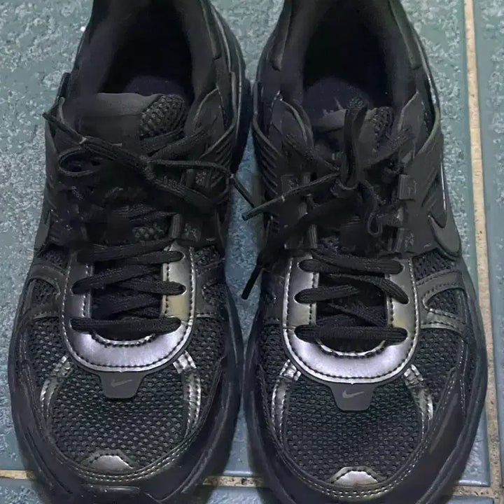 [BUNJANG] Nike V2K Run Black Anthracite Sneakers / 나이키 V2K 런 블랙 앤트러사이트 운동화 신발 에어포스 250