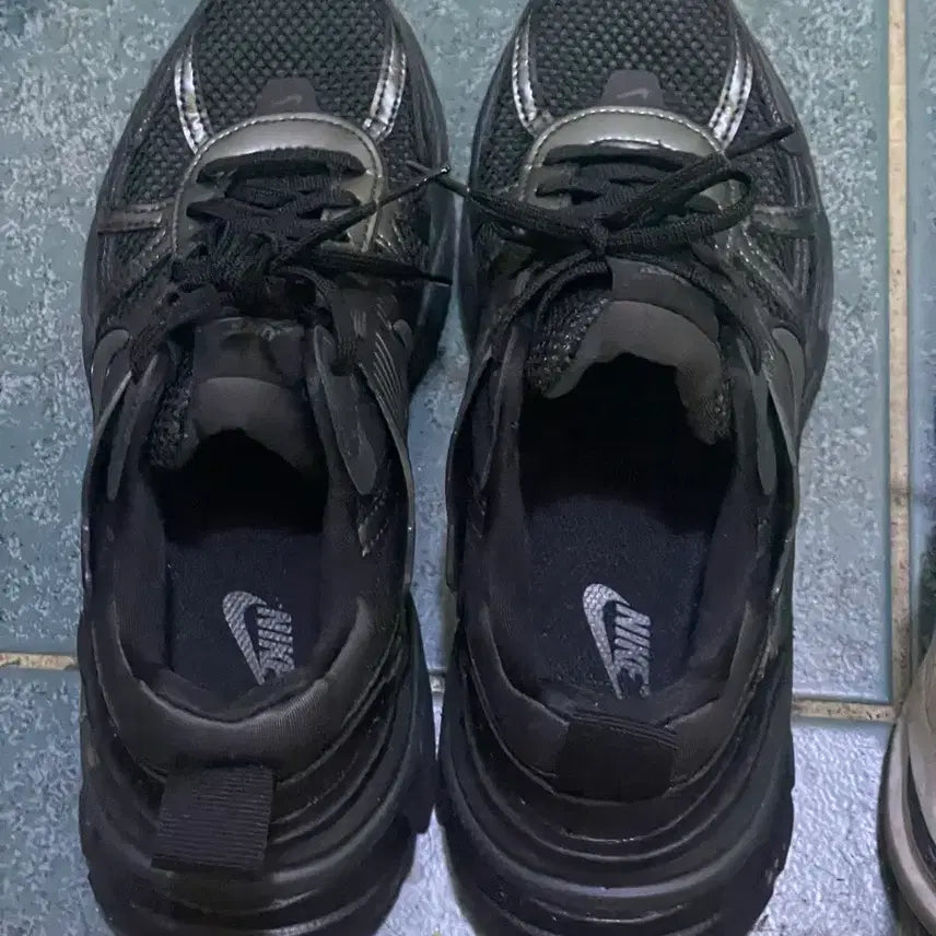[BUNJANG] Nike V2K Run Black Anthracite Sneakers / 나이키 V2K 런 블랙 앤트러사이트 운동화 신발 에어포스 250