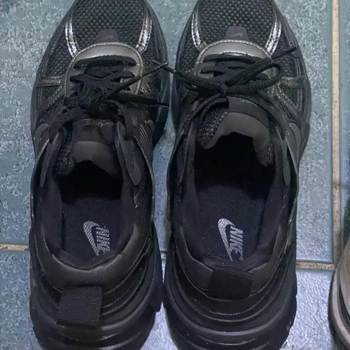 [BUNJANG] Nike V2K Run Black Anthracite Sneakers / 나이키 V2K 런 블랙 앤트러사이트 운동화 신발 에어포스 250