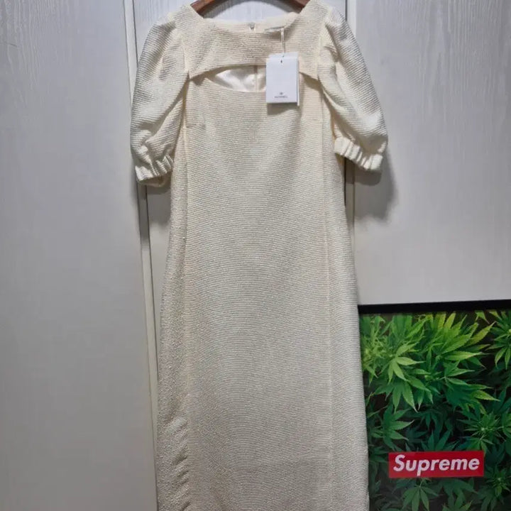 [BUNJANG] OUTSHELL Ivory Puff Sleeve Midi Dress / (세일)(새상품)OUTSHELL 아이보리 퍼프 반팔 원피스