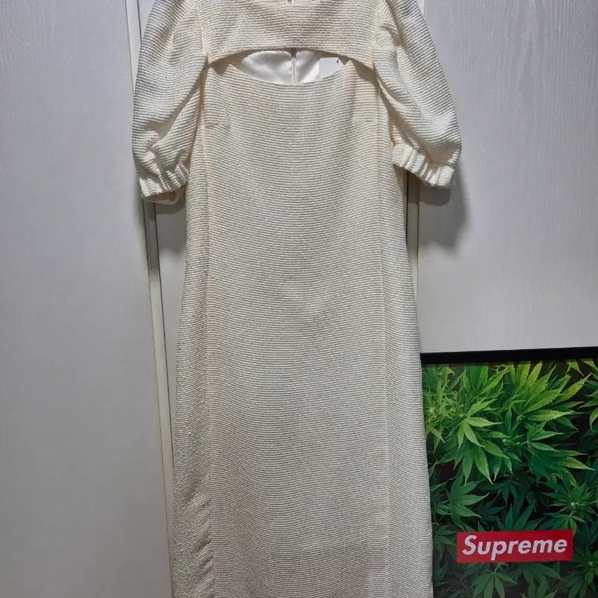[BUNJANG] OUTSHELL Ivory Puff Sleeve Midi Dress / (세일)(새상품)OUTSHELL 아이보리 퍼프 반팔 원피스