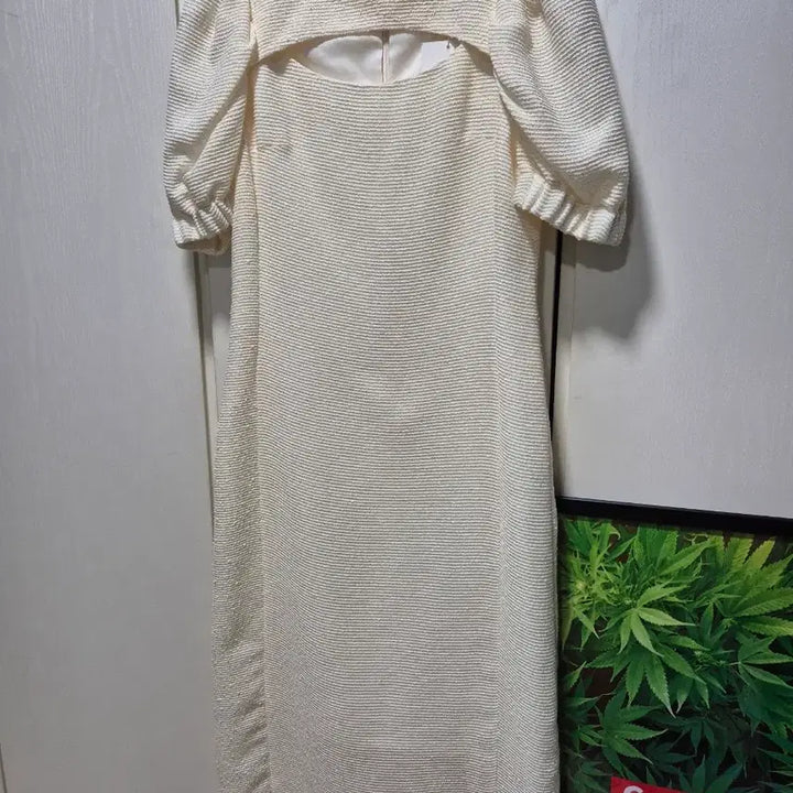[BUNJANG] OUTSHELL Ivory Puff Sleeve Midi Dress / (세일)(새상품)OUTSHELL 아이보리 퍼프 반팔 원피스