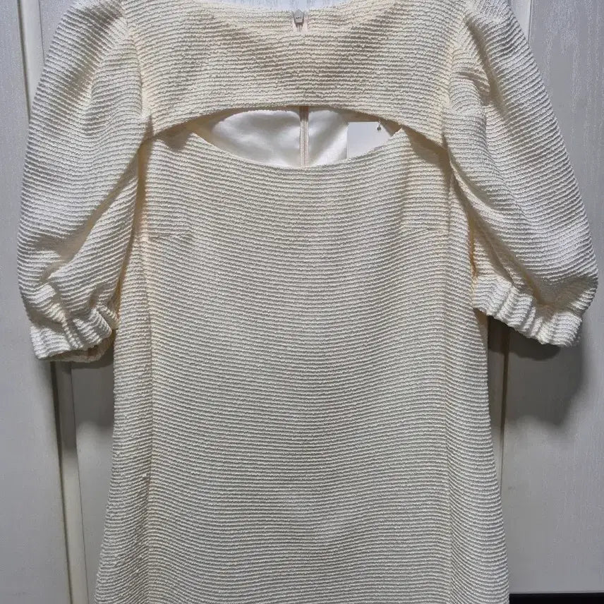 [BUNJANG] OUTSHELL Ivory Puff Sleeve Midi Dress / (세일)(새상품)OUTSHELL 아이보리 퍼프 반팔 원피스