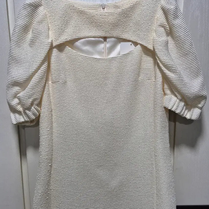 [BUNJANG] OUTSHELL Ivory Puff Sleeve Midi Dress / (세일)(새상품)OUTSHELL 아이보리 퍼프 반팔 원피스