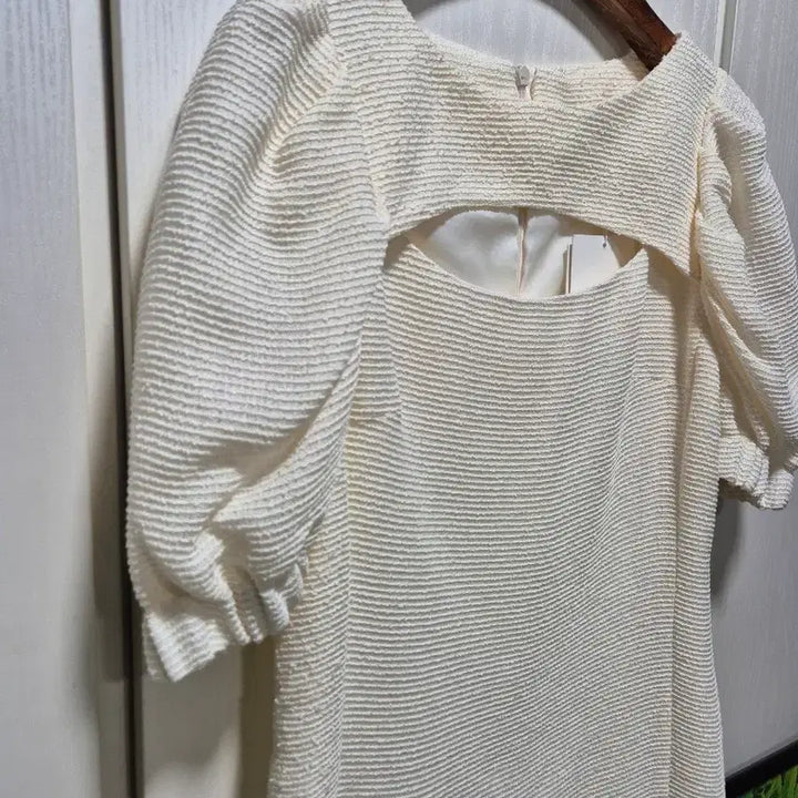 [BUNJANG] OUTSHELL Ivory Puff Sleeve Midi Dress / (세일)(새상품)OUTSHELL 아이보리 퍼프 반팔 원피스