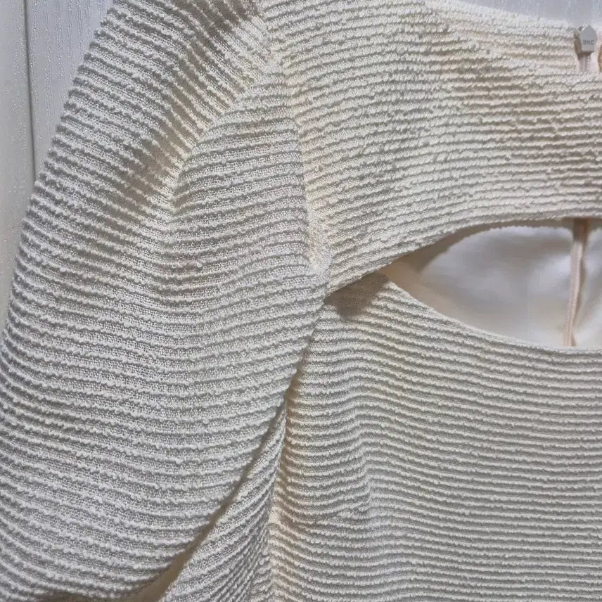 [BUNJANG] OUTSHELL Ivory Puff Sleeve Midi Dress / (세일)(새상품)OUTSHELL 아이보리 퍼프 반팔 원피스