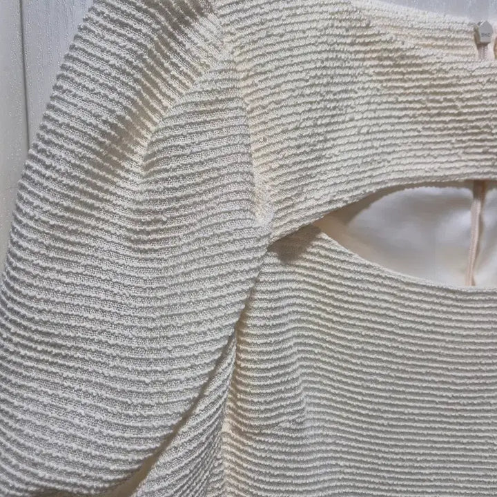 [BUNJANG] OUTSHELL Ivory Puff Sleeve Midi Dress / (세일)(새상품)OUTSHELL 아이보리 퍼프 반팔 원피스