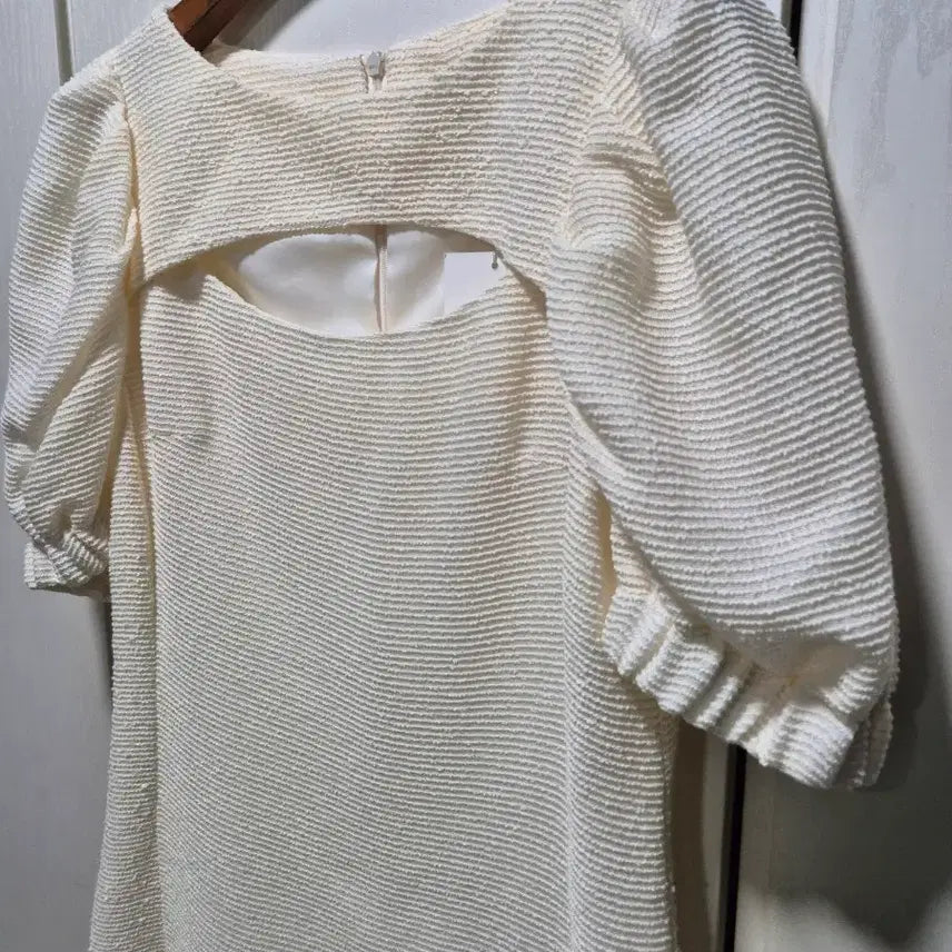 [BUNJANG] OUTSHELL Ivory Puff Sleeve Midi Dress / (세일)(새상품)OUTSHELL 아이보리 퍼프 반팔 원피스