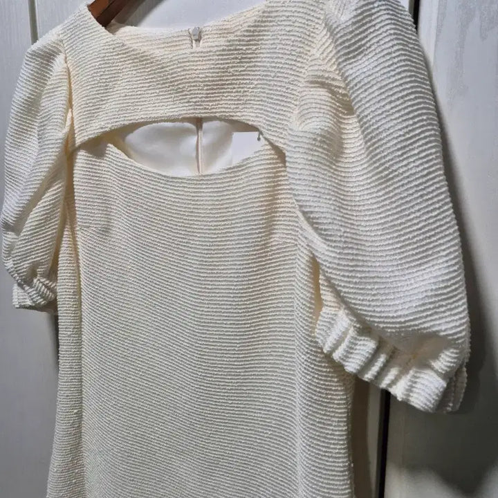[BUNJANG] OUTSHELL Ivory Puff Sleeve Midi Dress / (세일)(새상품)OUTSHELL 아이보리 퍼프 반팔 원피스