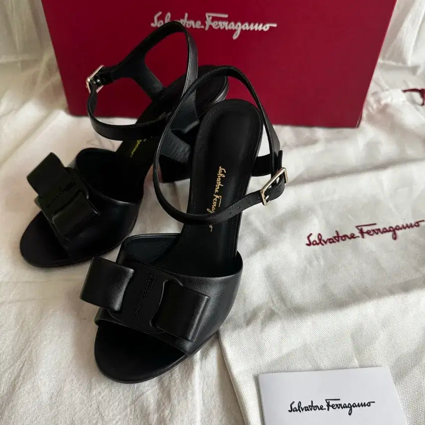 [BUNJANG] Salvatore Ferragamo Vara Bow Sandals / 페레가모 바라 리본 샌들