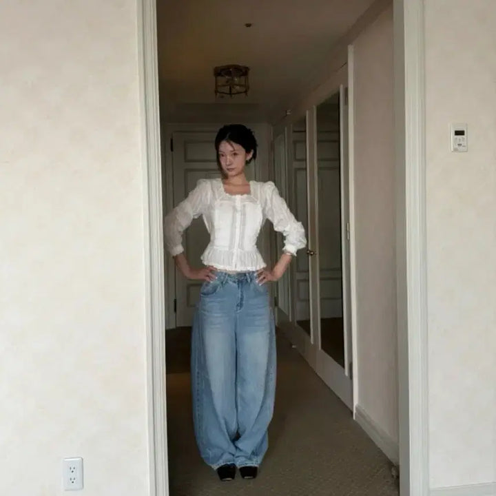 [BUNJANG] Uiny Mona Square Neck Blouse / 유이니 모나 스퀘어넥 블라우스