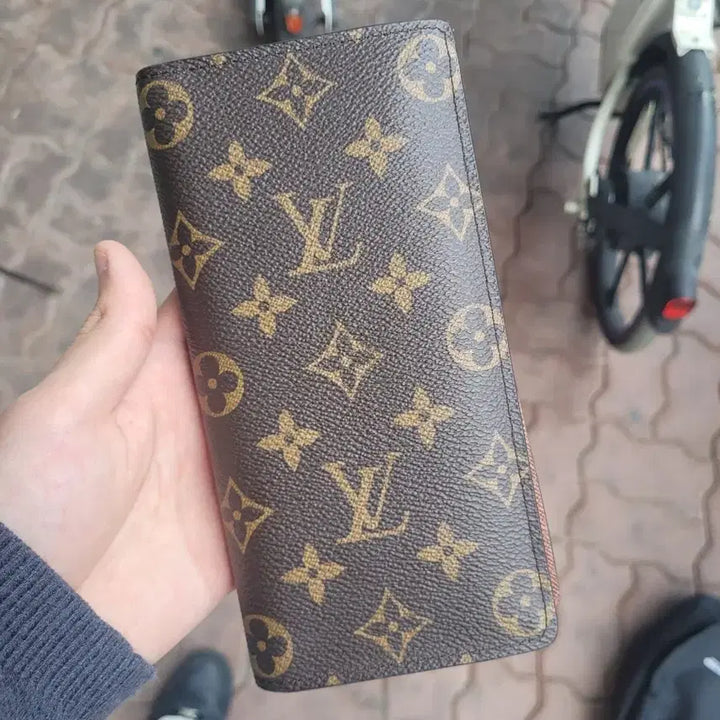 [BUNJANG] Louis Vuitton Monogram Eclipse Brazza Long Wallet / (풀구성) 루이비통 브라짜 모노그램 이클립스 장지갑