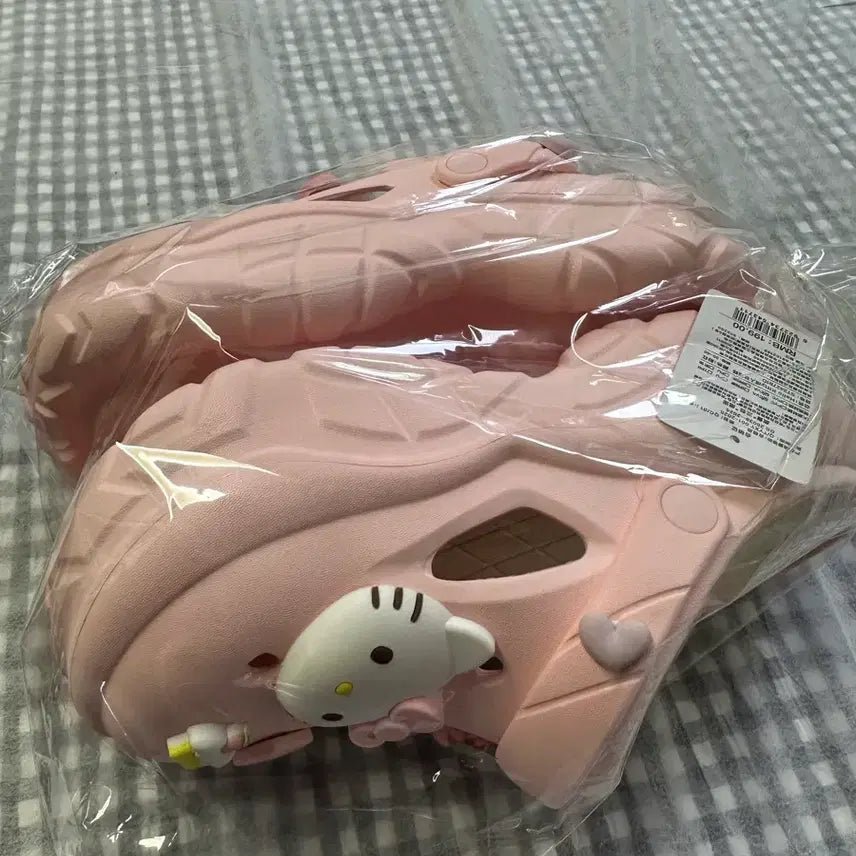[SOLD OUT] 새상품) 헬로키티 통굽 샌들 250