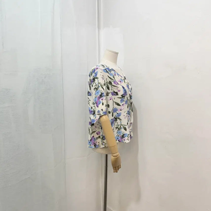 [BUNJANG] Flower Pattern Short Sleeve Blouse Shirt / 나무그림 꽃무늬 플라워 반팔블라우스 반팔셔츠 4447
