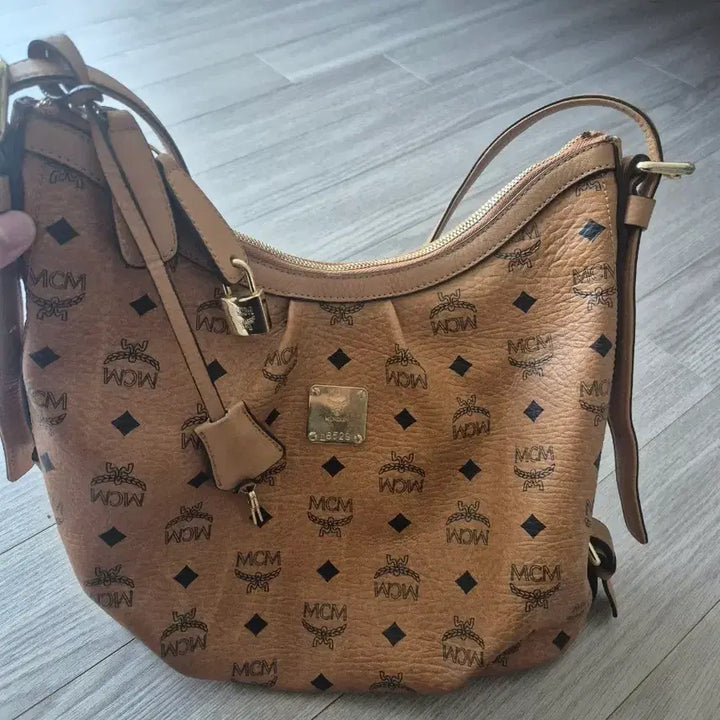 [SOLD OUT] MCM 숄더백 브라운