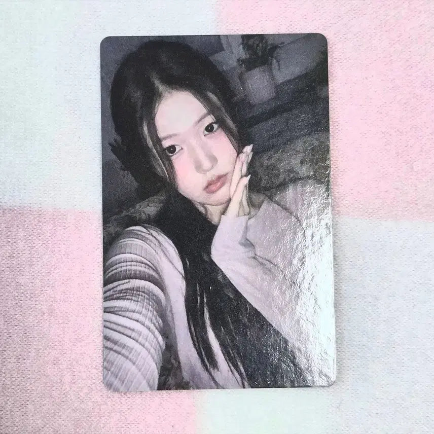 [BUNJANG] izna Yoon Jiyoon Plus Chat Photocard / izna 이즈나 윤지윤 플러스챗 포토카드 포카 양도
