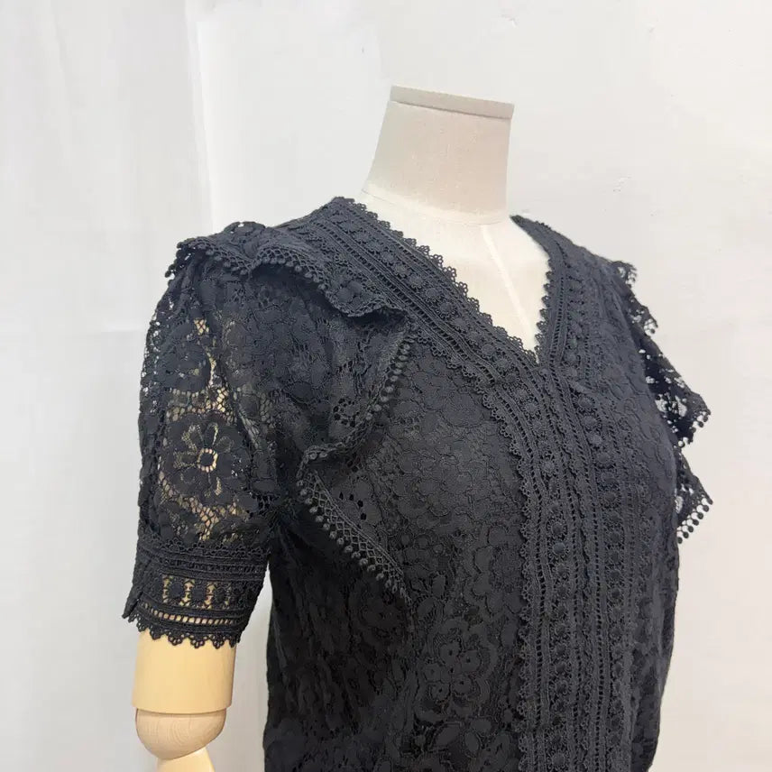 [BUNJANG] ab.f.z Black Lace Frill Short Sleeve Blouse / ab.f.z 블랙 레이스 프릴 반팔블라우스 하객룩 4453