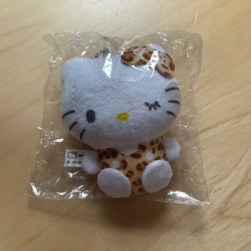 [SOLD OUT] 호피 레오파드 키티 인형 가챠 키링