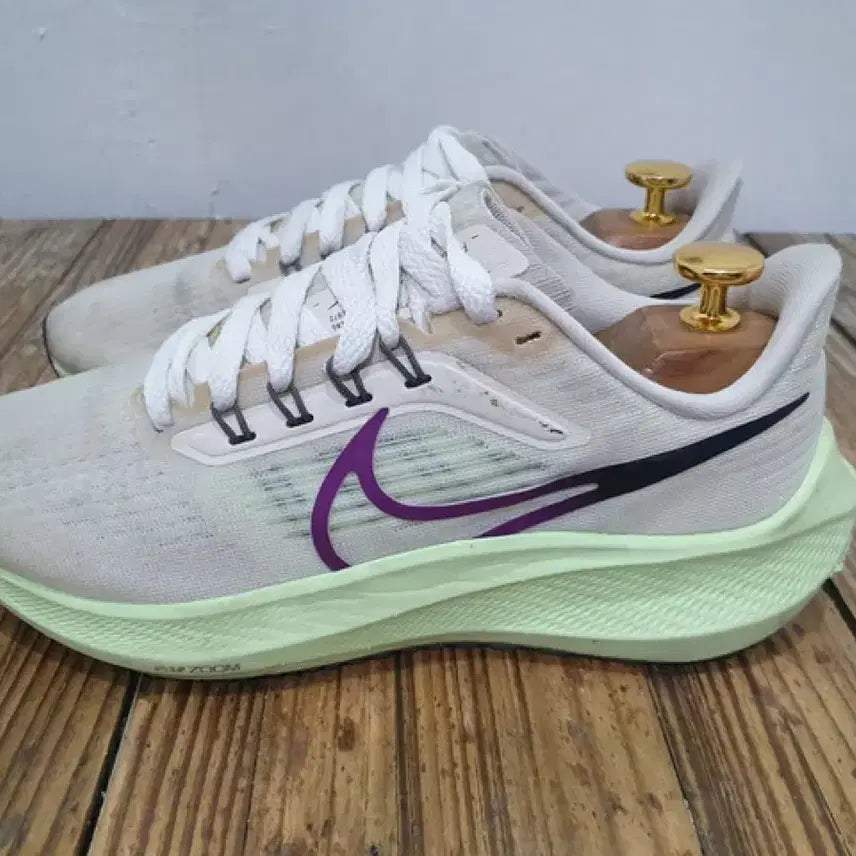 [SOLD OUT] 나이키 에어 줌 페가수스 39 런닝화 (230MM)