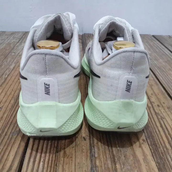 [SOLD OUT] 나이키 에어 줌 페가수스 39 런닝화 (230MM)