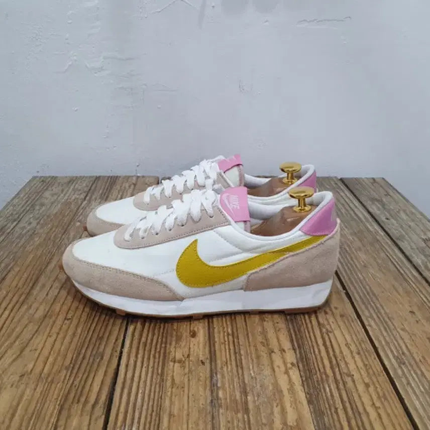 [SOLD OUT] 나이키 데이브레이크 써밋 화이트 스니커즈 (230MM)