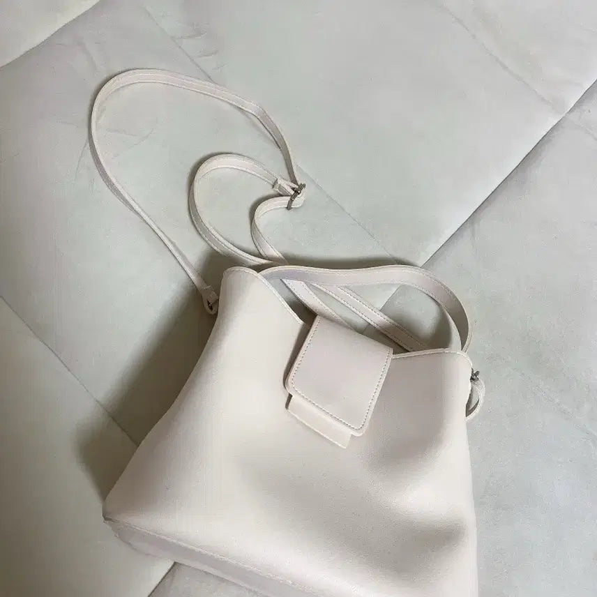 [SOLD OUT] 버클 도트 크로스백