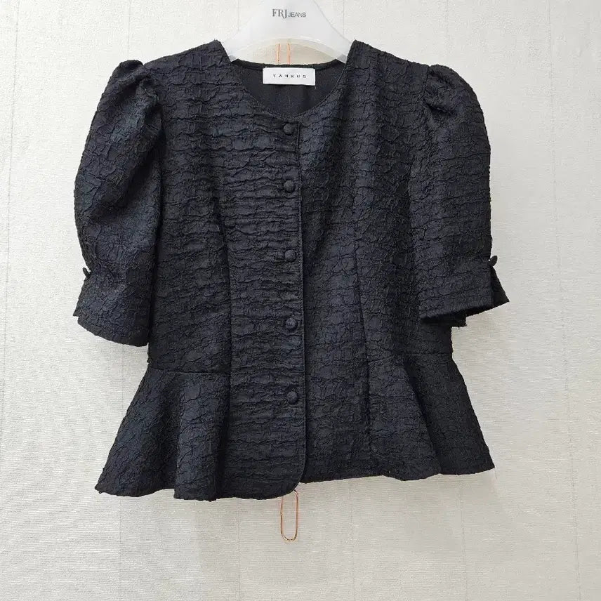 [SOLD OUT] 탱커스 블랙퍼프블라우스