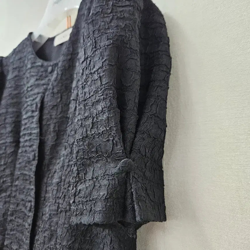 [SOLD OUT] 탱커스 블랙퍼프블라우스