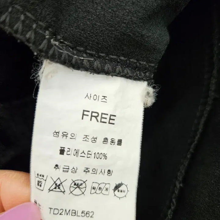 [SOLD OUT] 탱커스 블랙퍼프블라우스