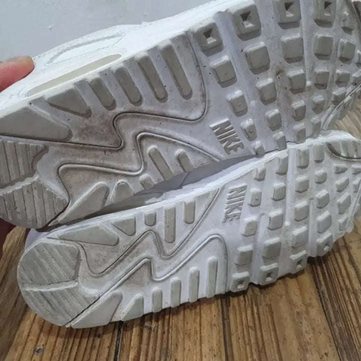 [SOLD OUT] 나이키 우먼스 에어맥스 90 (240MM)