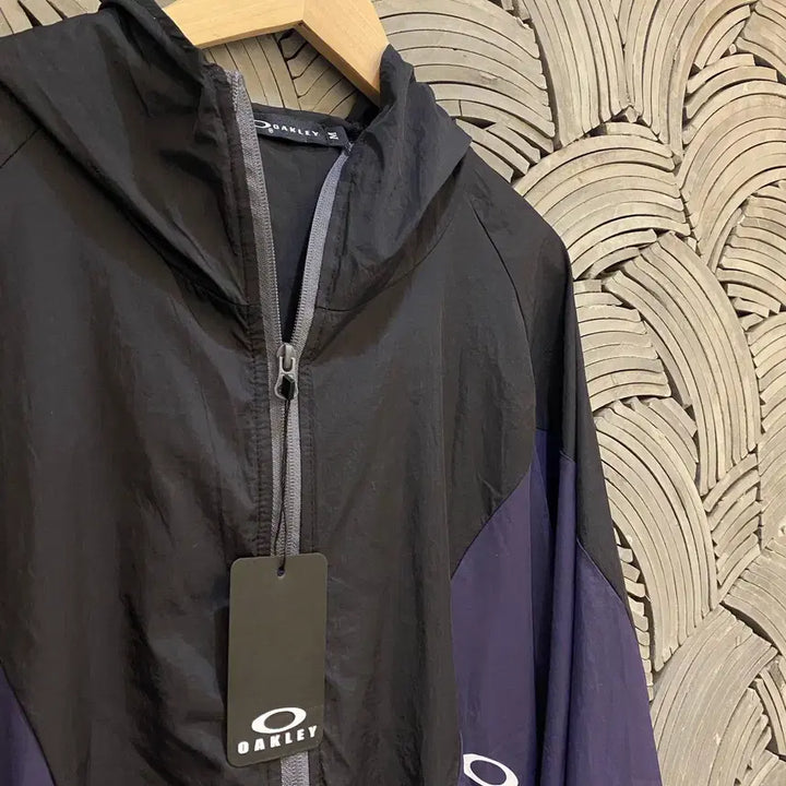 [BUNJANG] 오클리 재팬 배색 스몰로고 레인자켓 바람막이 M~XL 아울렛재고 / 오클리 재팬 배색 스몰로고 레인자켓 바람막이 M~XL 아울렛재고