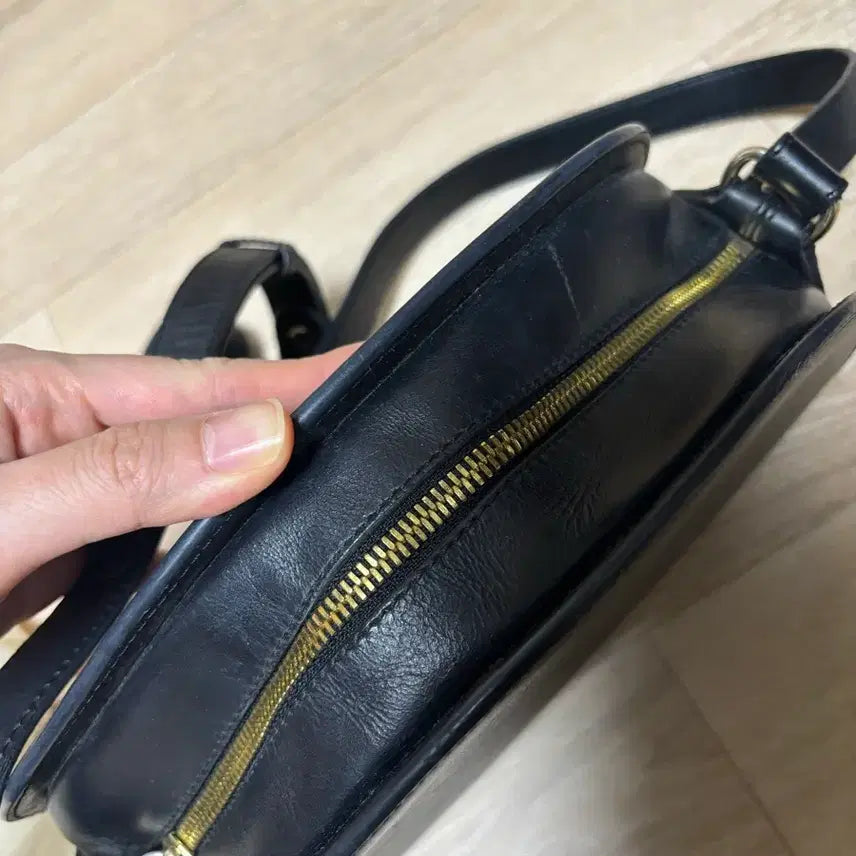 [BUNJANG] A.P.C. Half Moon Crossbody Bag / 아페쎄 하프문 블랙