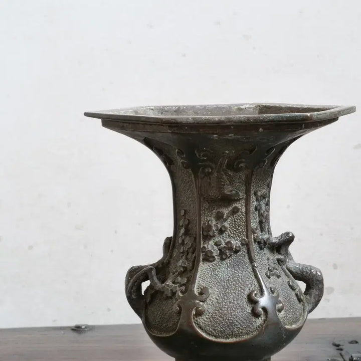 [BUNJANG] 300-Year-Old Celadon Porcelain Vase / 300년된 동화병 양각 매조문병