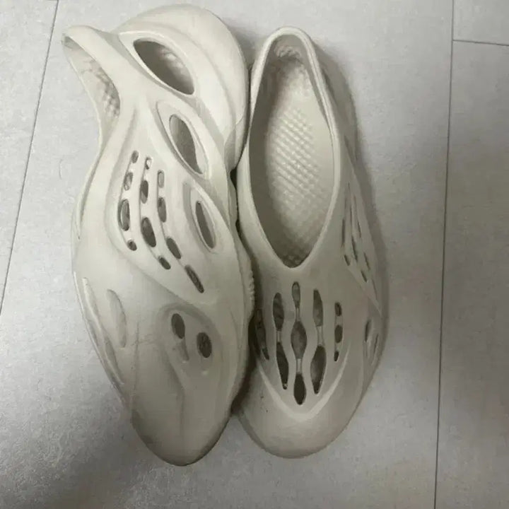 [SOLD OUT] 아디다스 이지폼 러너 샌드 285