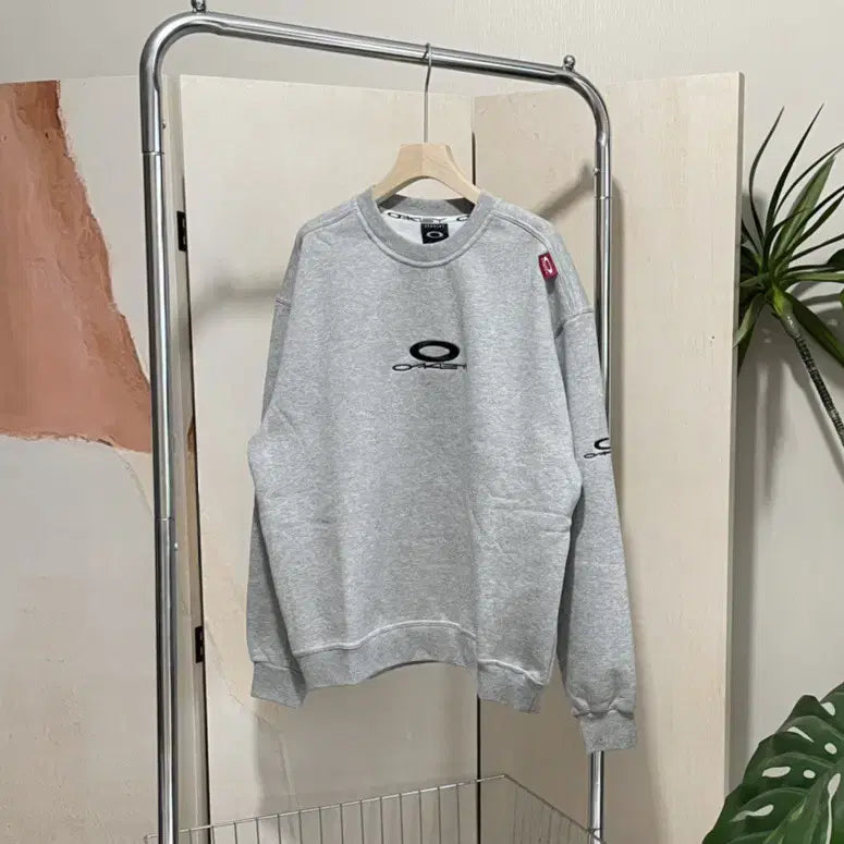 [BUNJANG] Oakley Embroidered Logo Back-Printed Original Sweatshirt / 오클리 자수 로고 백프린팅 오리지널 맨투맨 S~XL 새상품 공용 아울렛