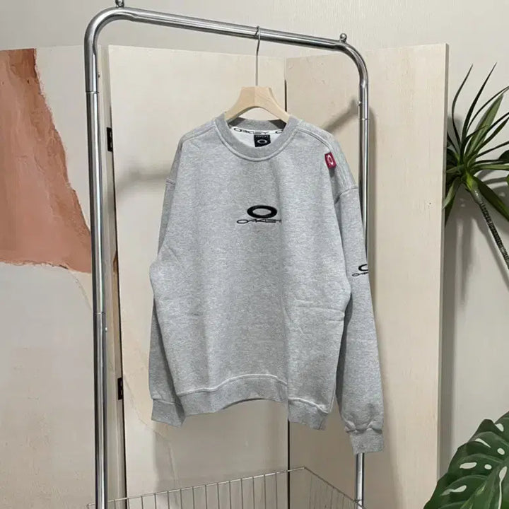 [BUNJANG] Oakley Embroidered Logo Back-Printed Original Sweatshirt / 오클리 자수 로고 백프린팅 오리지널 맨투맨 S~XL 새상품 공용 아울렛