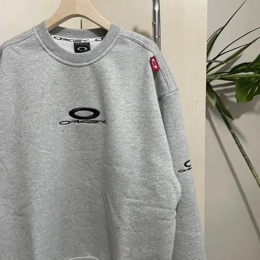 [BUNJANG] Oakley Embroidered Logo Back-Printed Original Sweatshirt / 오클리 자수 로고 백프린팅 오리지널 맨투맨 S~XL 새상품 공용 아울렛