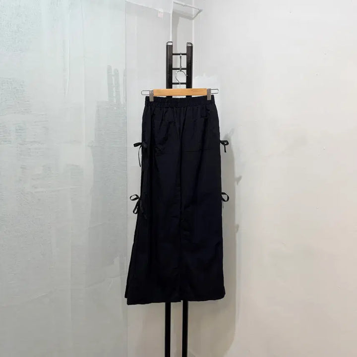 [SOLD OUT] 사이드리본 바스락 나일론 블랙롱치마 롱스커트 4464